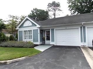 23 Douglaston Ct, Ridge, NY 11961