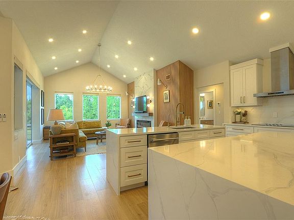 4th image of 204 Water View Ct