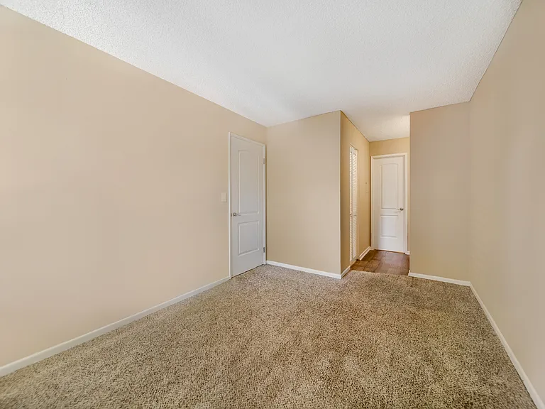 Create your dream space in this inviting vacant room, and make it truly your own