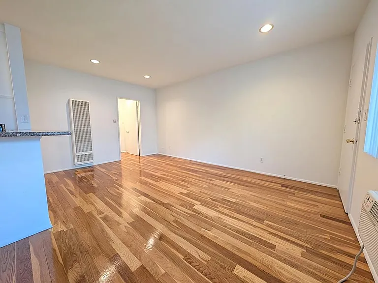 1328 Gordon St #7 — Photo 12