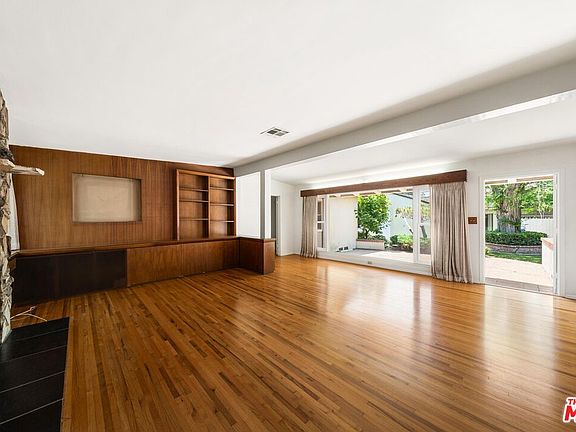 3rd image of 3259 Barry Ave