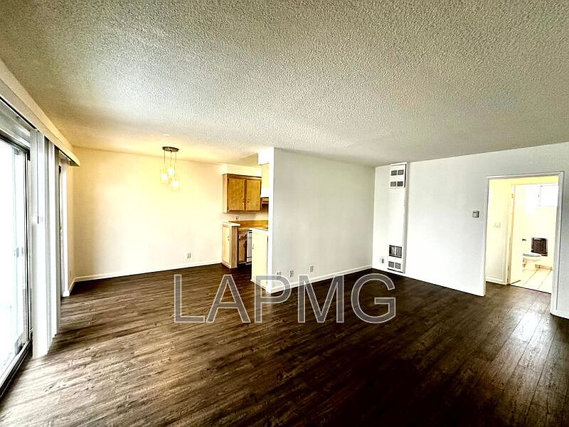 1st image of 828 4th St APT 104