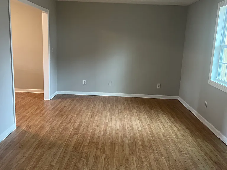 6067 Regent Mnr — Photo 6