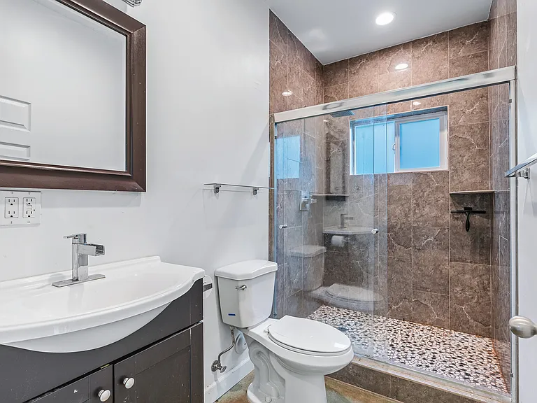 8617 Lasaine Ave — Photo 10