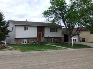 713 E Grant Ave, Glendive, MT 59330