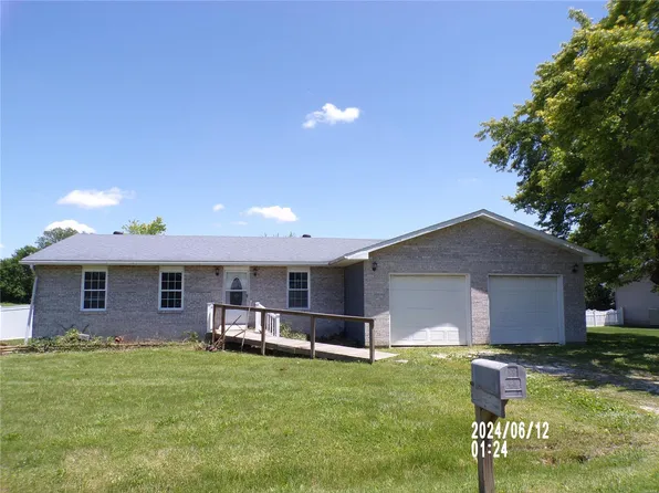 818 Martha St, Carrollton, IL 62016