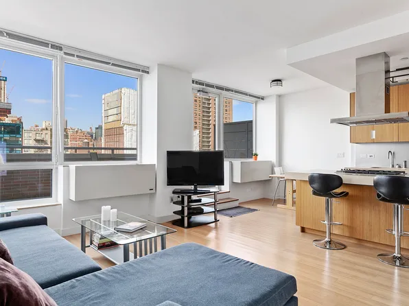 450 West 17th Street image 1 of 10