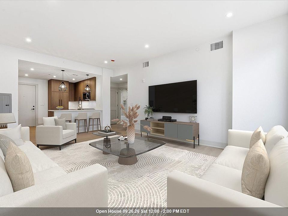 1st image of 921 Madison St #607