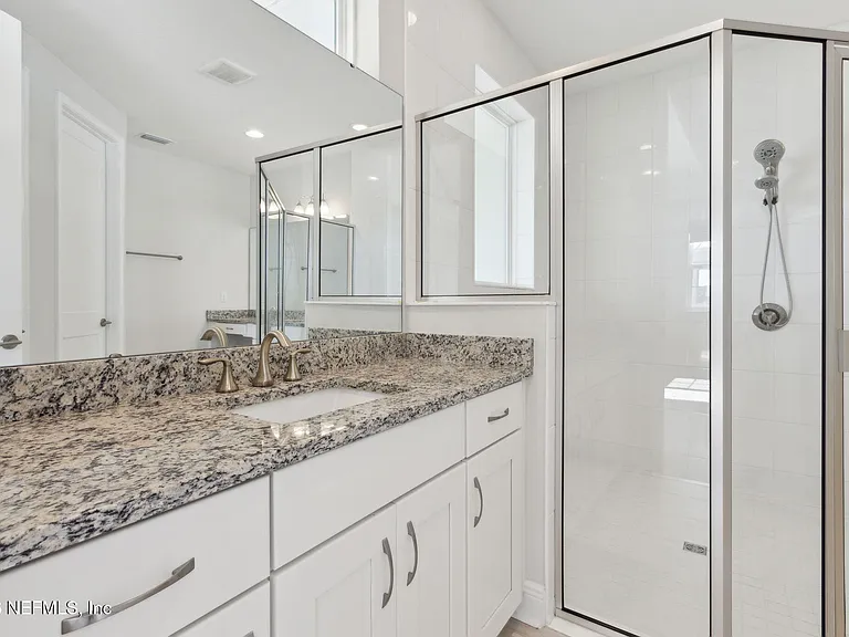 401 Marquesa Cir — Photo 32