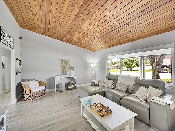 5th image of 340 SW 10th Avenue