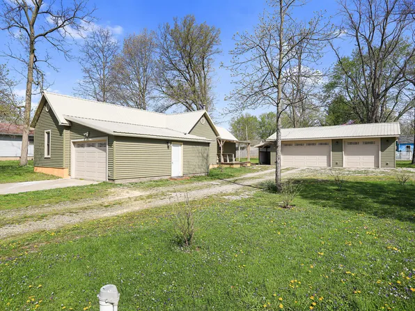 105 E Corbly St, Muncie, IL 61857