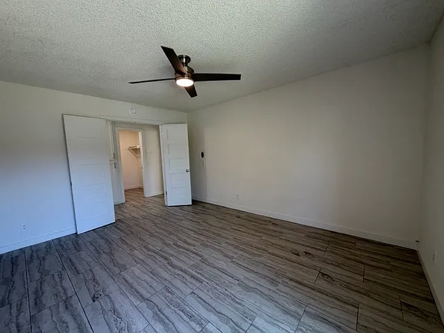 Upgraded Orange 1 Bedrooms — Photo 14