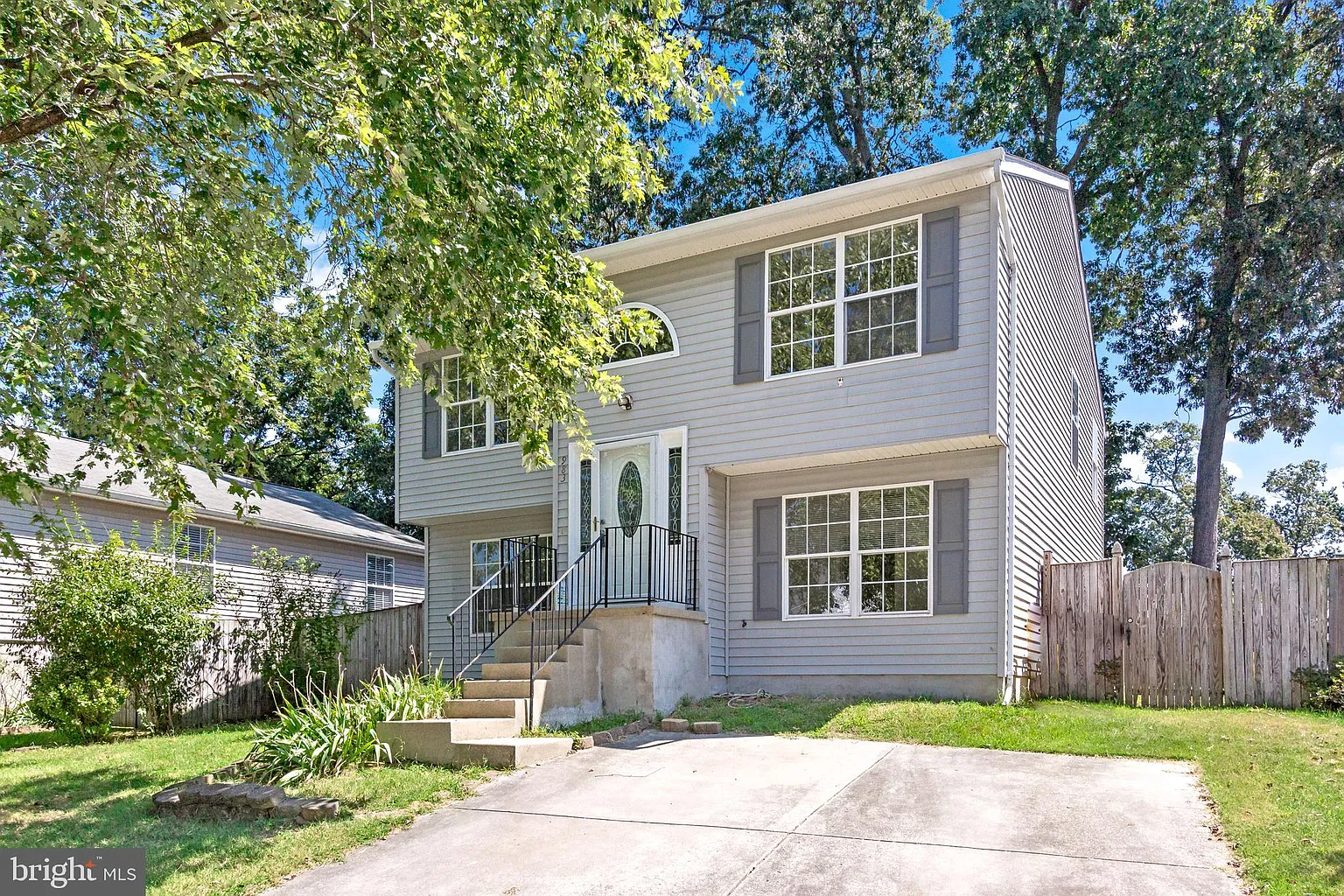 983 10th St photo 1