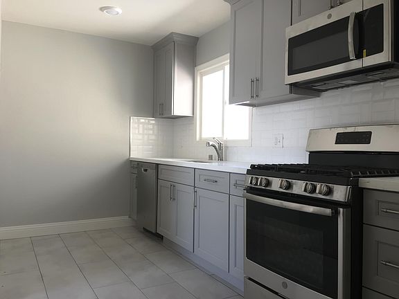 New Kitchen w new appliances