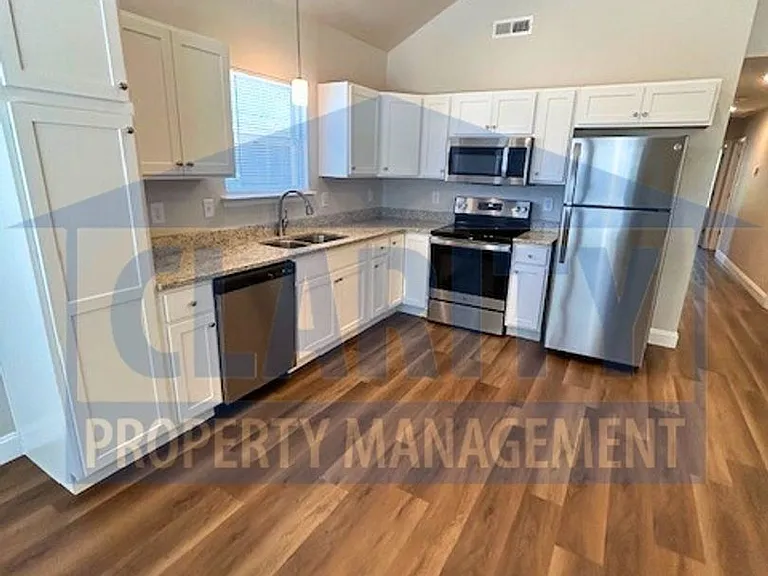 615 Linda Dr SE — Photo 6