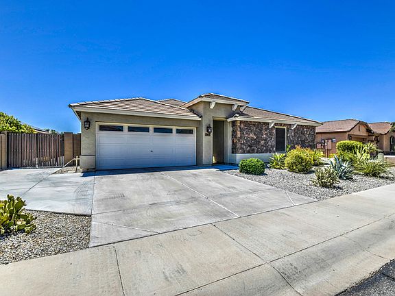 3rd image of 25637 W Magnolia St