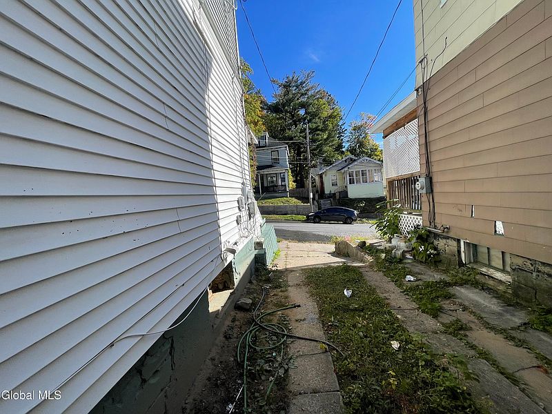3rd image of 143 Haigh Avenue