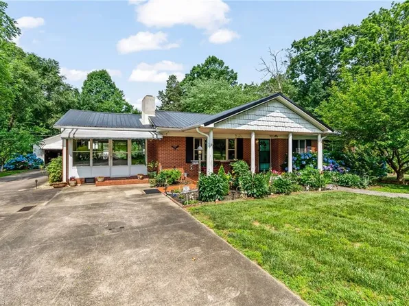 1638 Fairview Blvd, Winston Salem, NC 27127