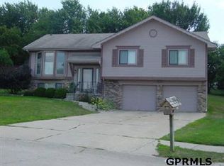 13515 W Berry Cir, Omaha, NE 68137