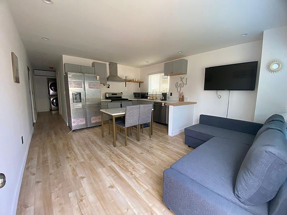 2nd image of 831 N Heliotrope Dr #833
