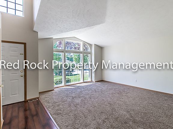 3rd image of 924 N Homestead Dr