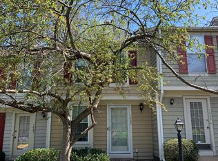 1667 Fieldthorn Dr, Reston, VA 20194