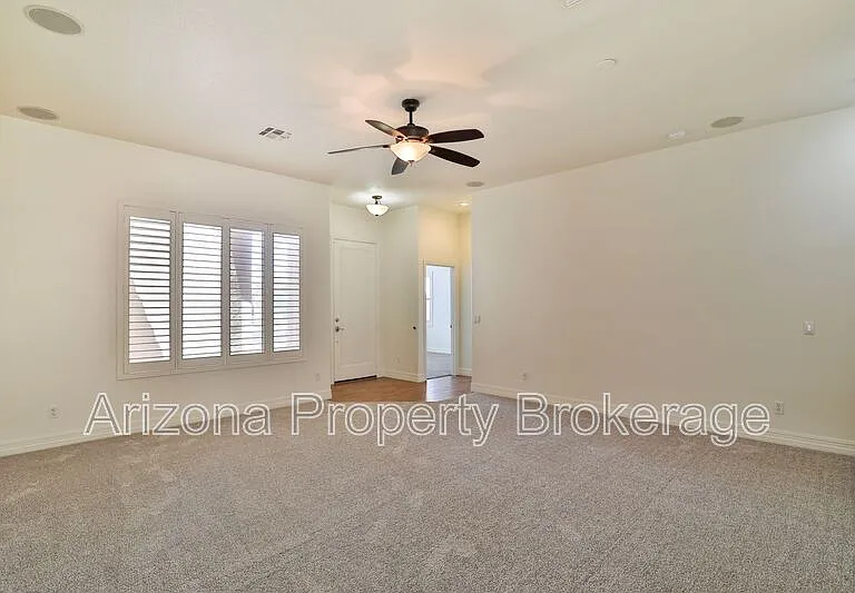 715 E Orchid Ln — Photo 6