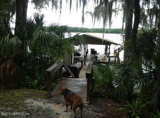 907 Front St, Welaka, FL 32193