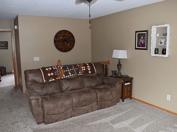 4th image of 301 Dakota Ct