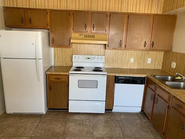 109 Shannon Cir #D — Photo 3