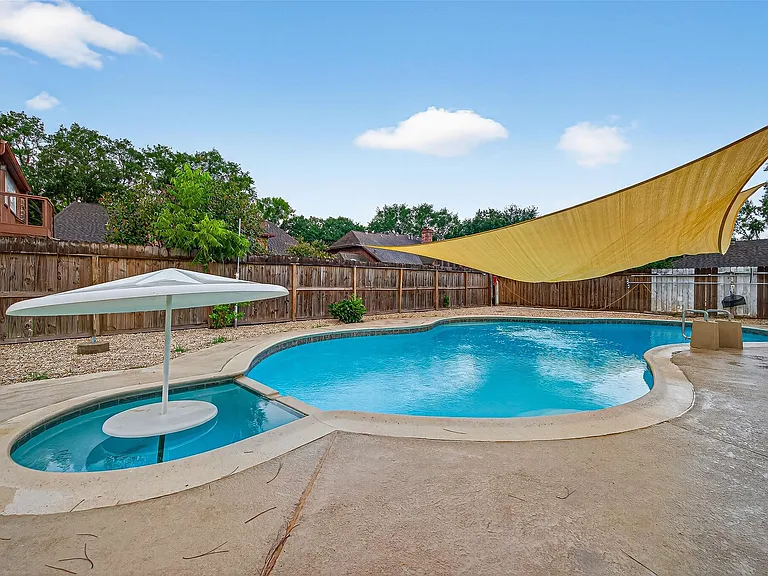 3006 Golden Hills Ln — Photo 44
