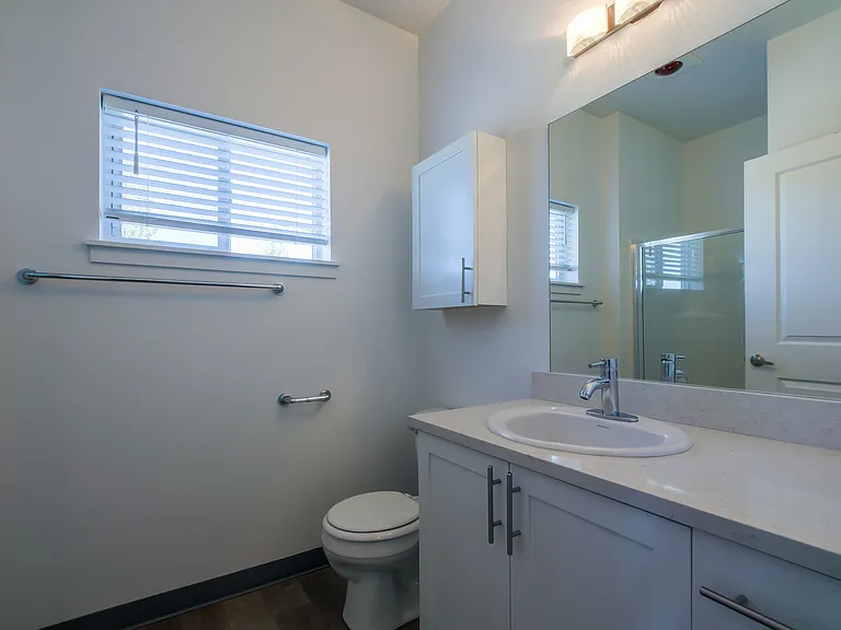 Lombard Apartments — Photo 11