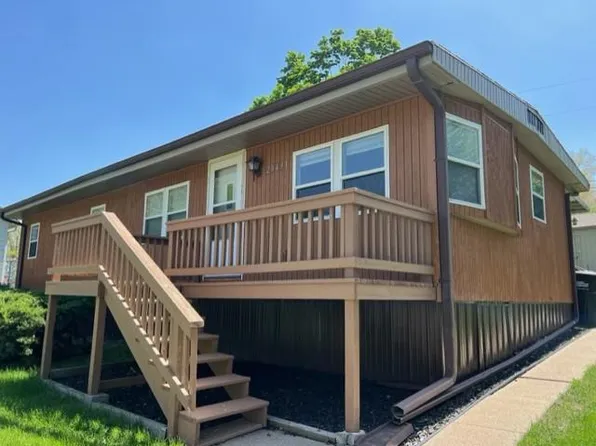 20491 Poplar St, Elkhorn, NE 68022