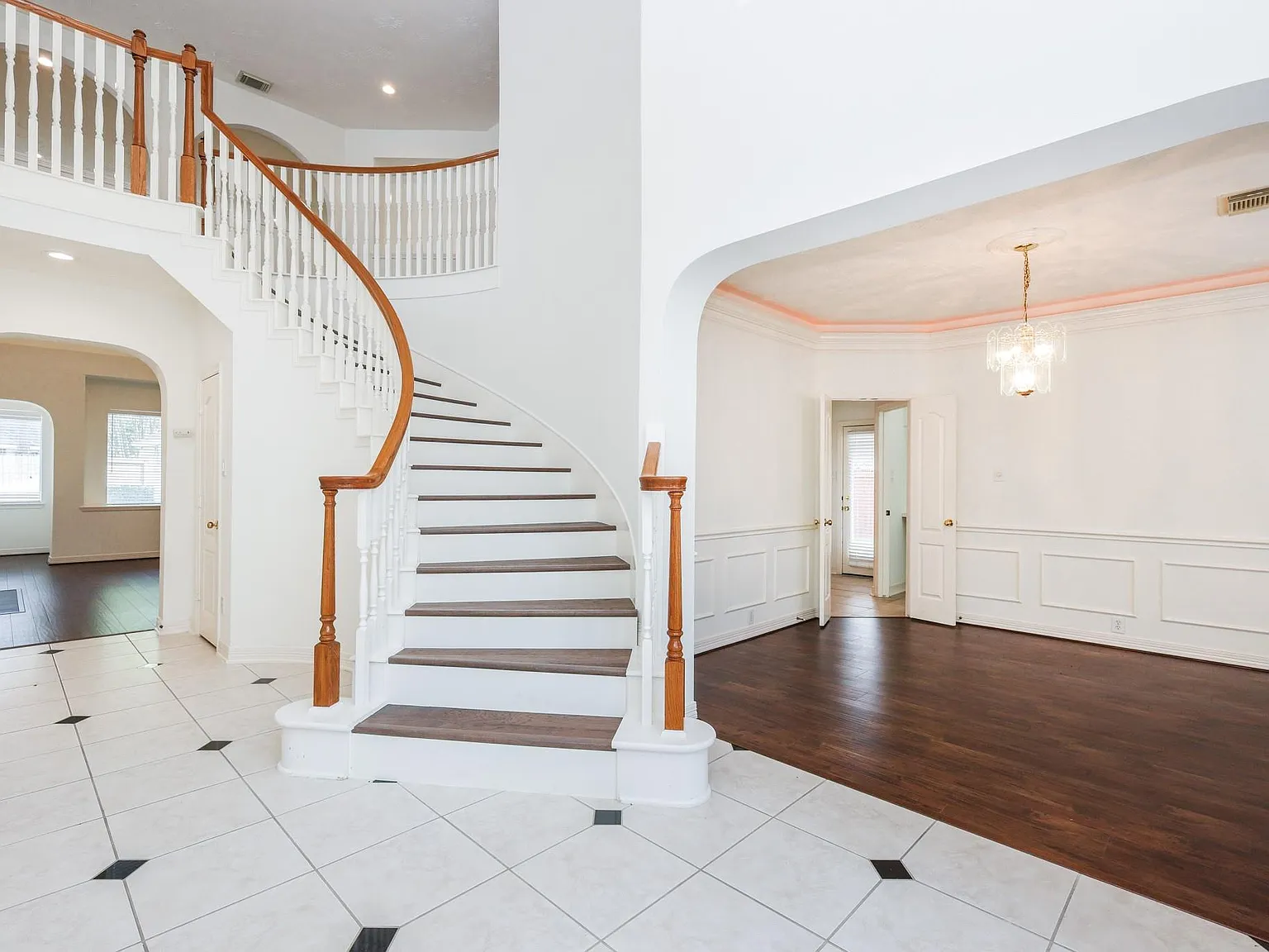 4 bed, 3.5 bath, 4250 sqft, $4,950 — Photo 4