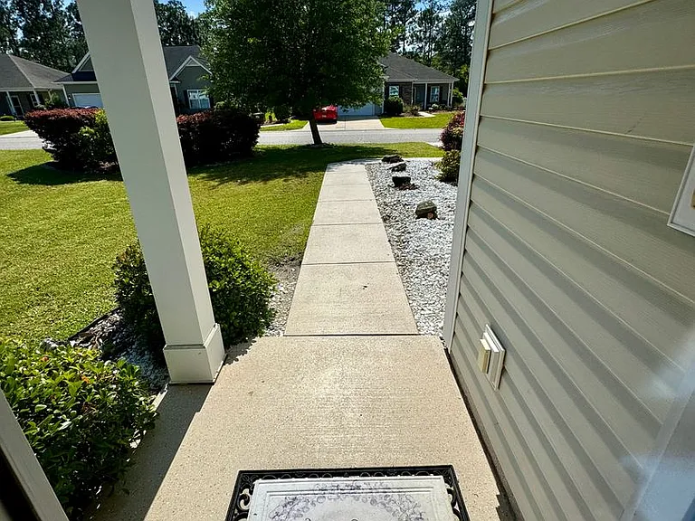 420 Hillsborough Dr — Photo 2