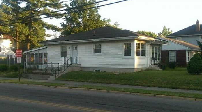 2nd image of 1839 Center Blvd