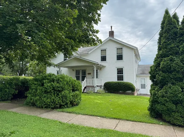 310 E Pearl St, Lanark, IL 61046