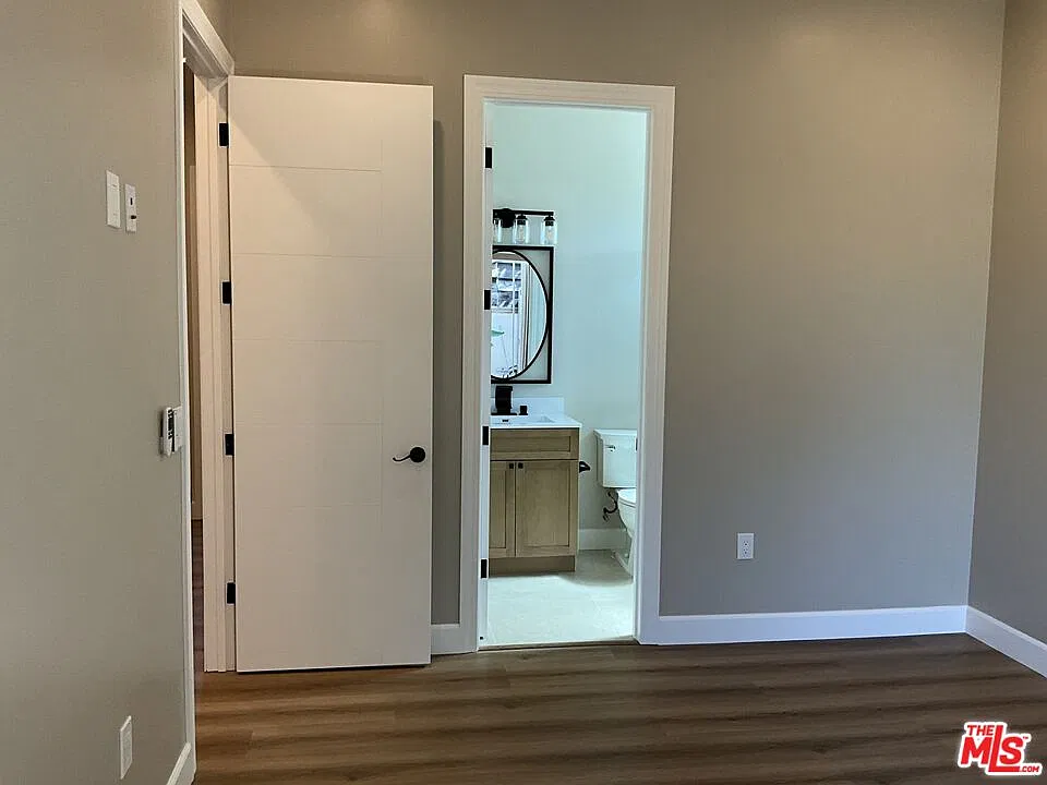 3 bed, 2.0 bath, 1000 sqft, $3,300 — Photo 3