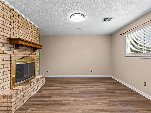 4th image of 406 Cindy Ln