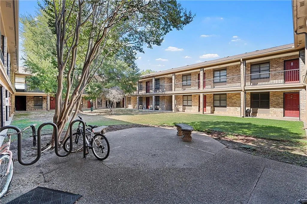 2 bed, 832 sqft, $1,000 — Photo 2