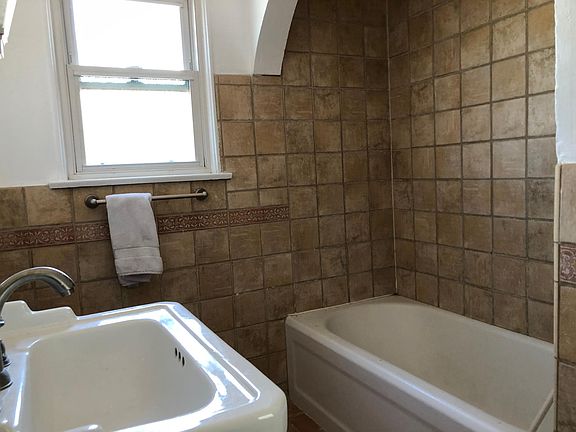 4th image of 3025 Gracia St