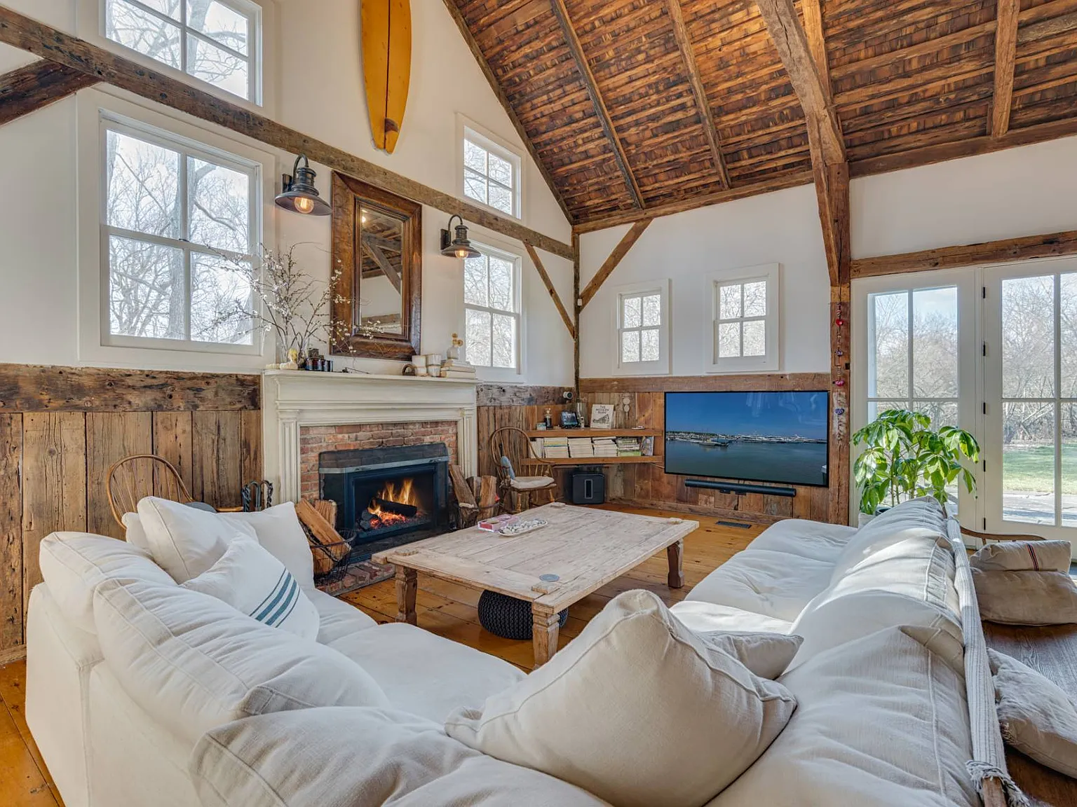 Luxurious and Unique - Must See Summer Escape — Photo 4