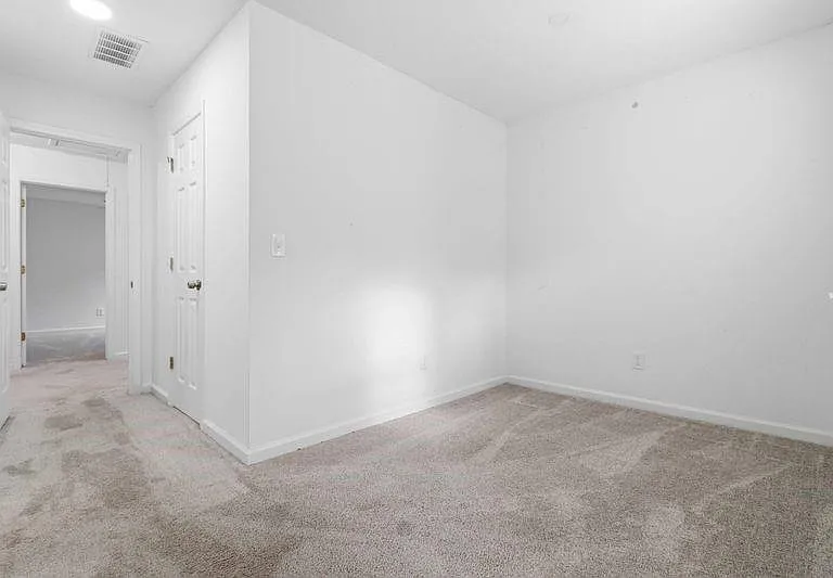420 Thistle Cv — Photo 13