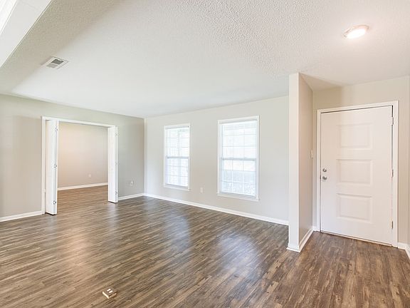 4th image of 3033 Academy Dr