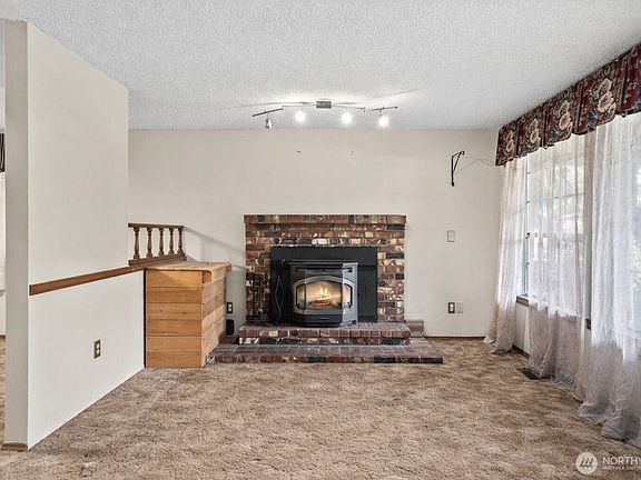 4th image of 15220 118th Avenue Ct E