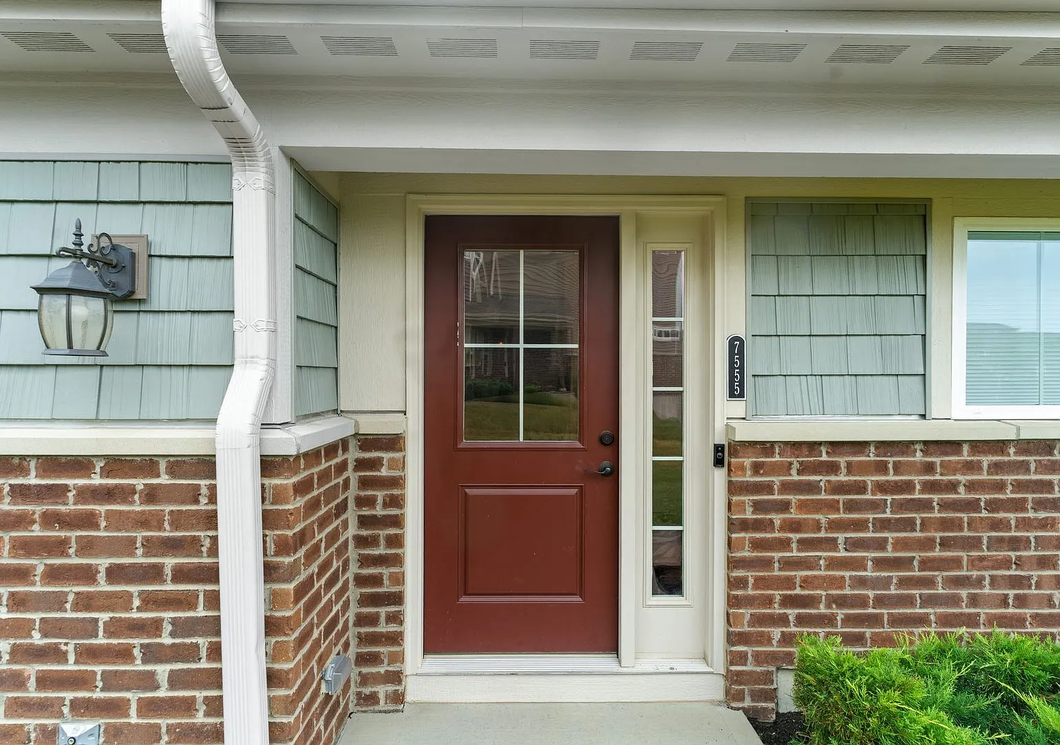 Available Now! 3BR Condo with lots of amenities. — Photo 4