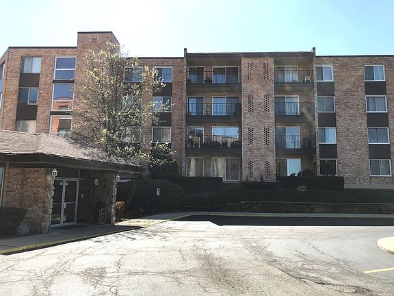 2nd image of 1101 S Hunt Club Dr APT 204