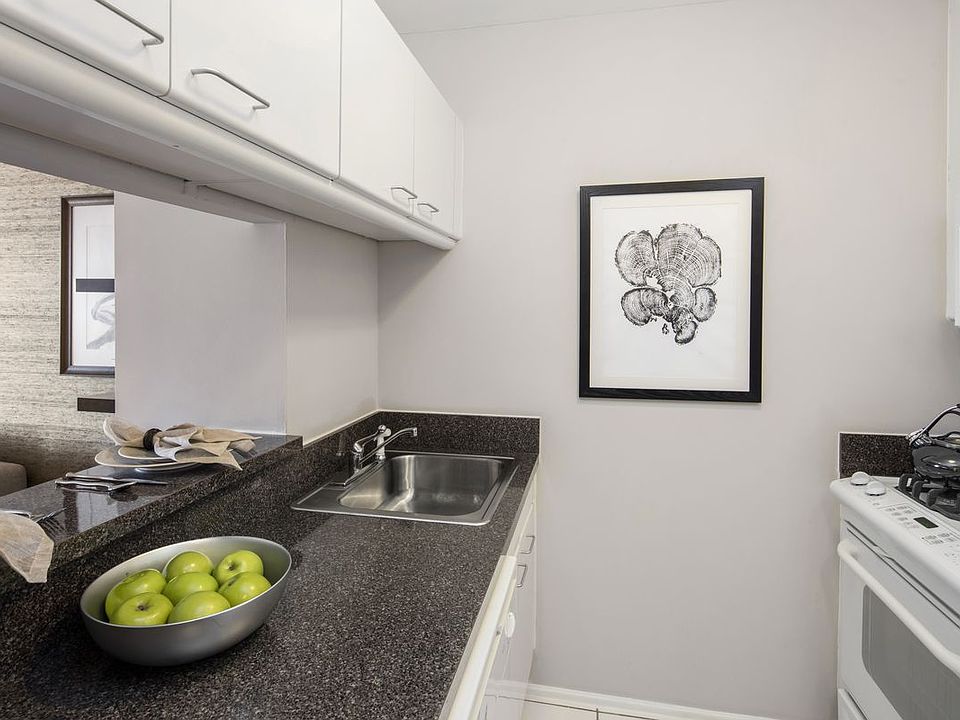 1st image of 560 W 43rd St APT 25D