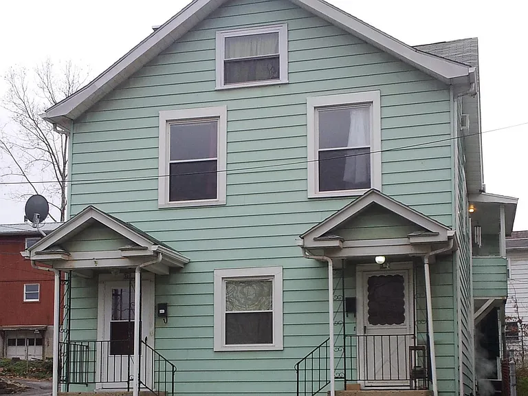 31 1/2 Morrison St — Photo 1
