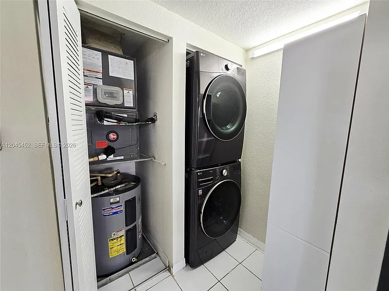 1627 NW 18th St #201 — Photo 5